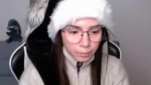 Snapshot of wolfs_daughter chatting on December 2025 02:05:01 AM Alex online show from December 2025 02:05:01 AM