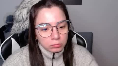 Snapshot of wolfs_daughter chatting on December 2025 02:28:02 AM Alex online show from December 2025 02:28:02 AM