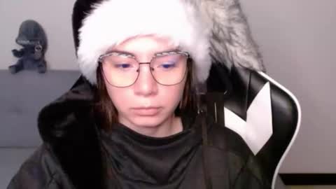 Snapshot of wolfs_daughter chatting on December 2025 02:06:01 AM Alex online show from December 2025 02:06:01 AM