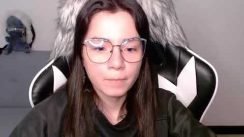 Snapshot of wolfs_daughter chatting on December 2025 02:08:02 AM Alex online show from December 2025 02:08:02 AM