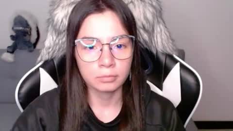 Snapshot of wolfs_daughter chatting on December 2025 02:09:02 AM Alex online show from December 2025 02:09:02 AM