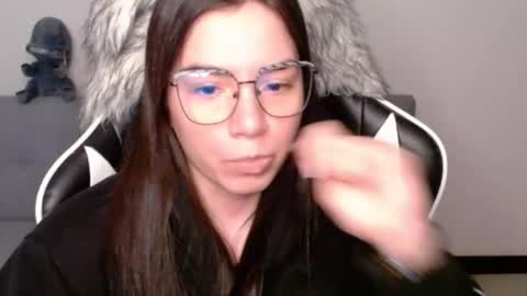 Snapshot of wolfs_daughter chatting on January 2026 02:24:01 AM Alex online show from January 2026 02:24:01 AM