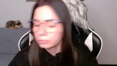 Snapshot of wolfs_daughter chatting on February 2026 02:06:02 AM Alex online show from February 2026 02:06:02 AM