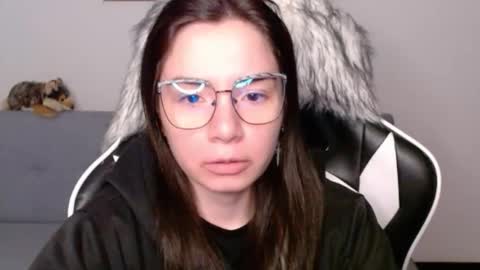 Snapshot of wolfs_daughter chatting on February 2026 02:04:01 AM Alex online show from February 2026 02:04:01 AM