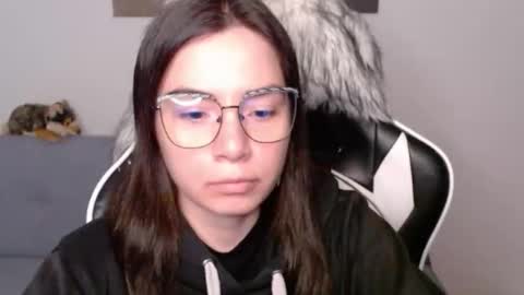 Snapshot of wolfs_daughter chatting on February 2026 02:04:02 AM Alex online show from February 2026 02:04:02 AM