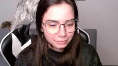 Snapshot of wolfs_daughter chatting on February 2026 02:06:02 AM Alex online show from February 2026 02:06:02 AM