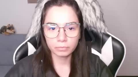 Snapshot of wolfs_daughter chatting on February 2026 01:57:01 AM Alex online show from February 2026 01:57:01 AM