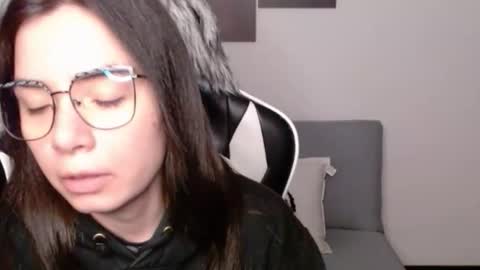 Snapshot of wolfs_daughter chatting on February 2026 02:07:03 AM Alex online show from February 2026 02:07:03 AM