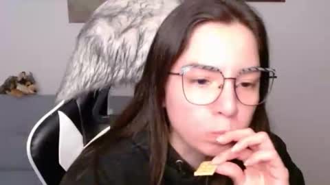 Snapshot of wolfs_daughter chatting on February 2026 02:18:02 AM Alex online show from February 2026 02:18:02 AM