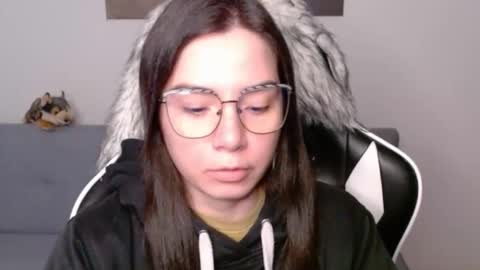 Snapshot of wolfs_daughter chatting on February 2026 02:09:02 AM Alex online show from February 2026 02:09:02 AM