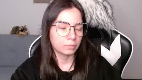 Snapshot of wolfs_daughter chatting on February 2026 02:10:01 AM Alex online show from February 2026 02:10:01 AM