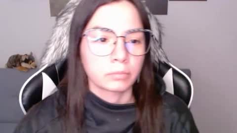 Snapshot of wolfs_daughter chatting on March 2026 12:17:01 AM Alex online show from March 2026 12:17:01 AM