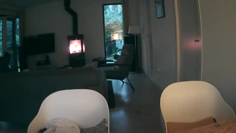 Snapshot of woodwurm chatting on January 2025 04:01:02 PM woodwurm and Snoeske online show from January 2025 04:01:02 PM