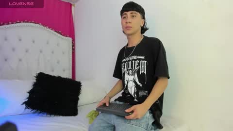 Snapshot of xaandergrey chatting on November 2025 07:36:02 PM xaanderGrey online show from November 2025 07:36:02 PM