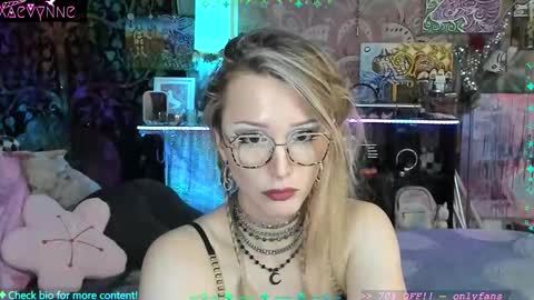 Snapshot of xaevynne chatting on November 2025 04:59:02 AM Xaevynne Sometimes Milla Milla The Cute as a Buttom Brunette online show from November 2025 04:59:02 AM