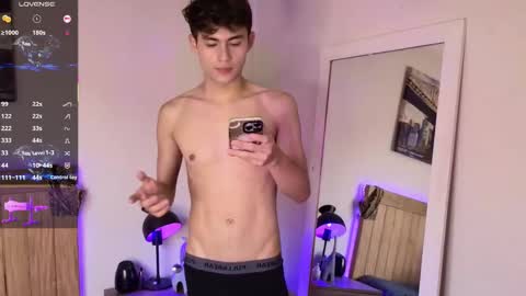 Snapshot of xander_card chatting on September 2025 10:43:01 PM Xander Cardona online show from September 2025 10:43:01 PM