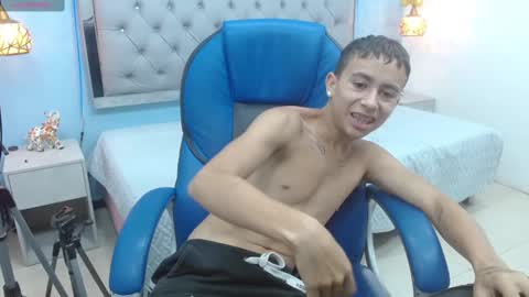 xavii_18_ online show from January 2025 06:10:01 PM