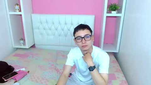 Snapshot of xcoupleplayxx chatting on May 2026 03:24:01 AM xcoupleplayxx online show from May 2026 03:24:01 AM