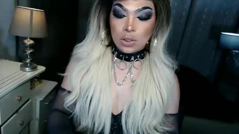 Snapshot of xdirtyflirtyx chatting on November 2025 09:05:02 PM Zhavia online show from November 2025 09:05:02 PM