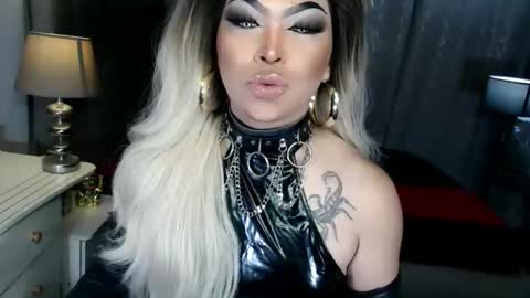 Snapshot of xdirtyflirtyx chatting on November 2025 06:55:02 PM Zhavia online show from November 2025 06:55:02 PM