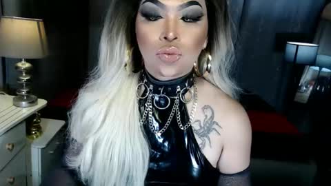 Snapshot of xdirtyflirtyx chatting on December 2025 07:08:02 PM Zhavia online show from December 2025 07:08:02 PM