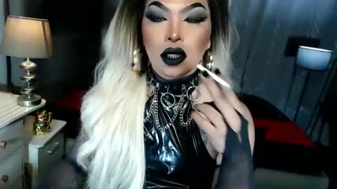 Snapshot of xdirtyflirtyx chatting on December 2025 07:31:01 PM Zhavia online show from December 2025 07:31:01 PM