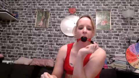 Snapshot of xhotmilf87x chatting on February 2026 09:41:01 PM Milfi online show from February 2026 09:41:01 PM