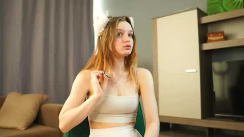 Luna and Lina online show from November 2025 05:01:02 AM