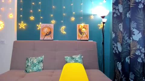 Snapshot of xloe_queen chatting on December 2024 08:23:02 AM Chloe online show from December 2024 08:23:02 AM