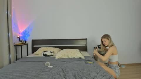 Chloe online show from November 2025 08:29:02 AM