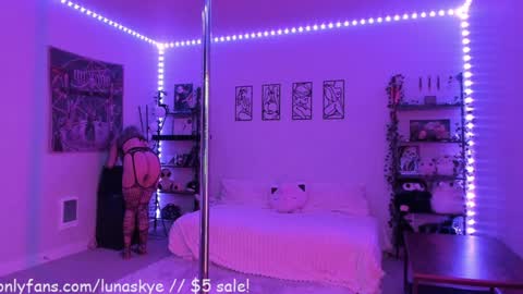   online show from November 2025 10:36:02 AM