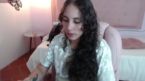 lunna online show from February 2025 07:51:01 PM