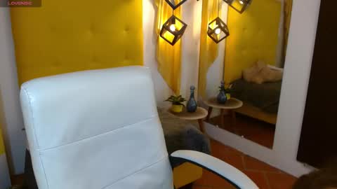 lunna online show from November 2025 07:49:02 PM