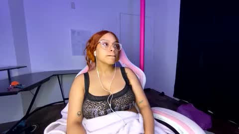 xStarGazingx online show from May 2026 07:15:01 AM