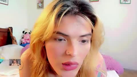 Snapshot of xthesexyboyx chatting on February 2026 04:26:01 PM Femboy Exotic online show from February 2026 04:26:01 PM