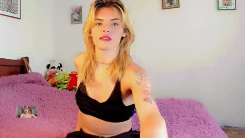 Snapshot of xthesexyboyx chatting on February 2026 03:23:02 PM Femboy Exotic online show from February 2026 03:23:02 PM