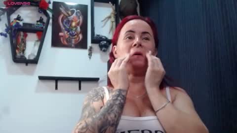 Snapshot of xtheya_me chatting on January 2025 01:17:01 AM Eva evee milf online show from January 2025 01:17:01 AM