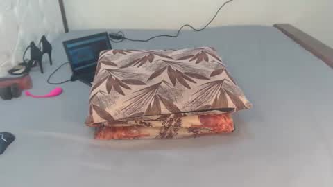 Snapshot of xumamaya chatting on September 2025 07:13:01 PM hey its Mayah online show from September 2025 07:13:01 PM