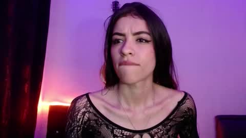 Snapshot of xx_johnson_xx chatting on September 2025 09:01:01 AM VALE online show from September 2025 09:01:01 AM