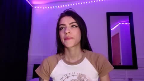 Snapshot of xx_johnson_xx chatting on October 2025 09:35:02 AM VALE online show from October 2025 09:35:02 AM