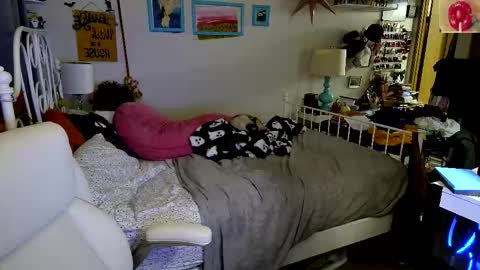 Snapshot of xxstrawberryjanexx chatting on October 2025 04:16:01 AM Strawberry Jane online show from October 2025 04:16:01 AM