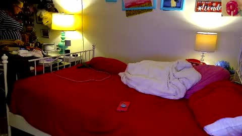 Strawberry Jane online show from December 2025 07:17:02 AM