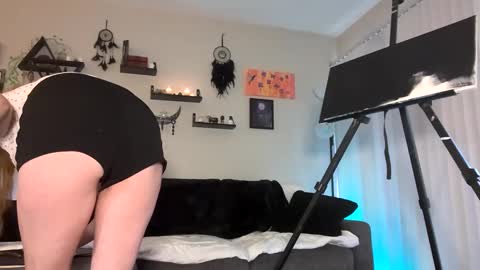 Lola online show from September 2025 12:32:01 AM