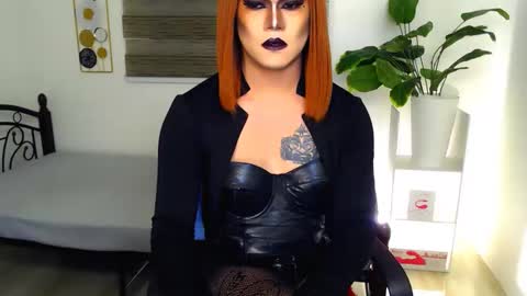 Snapshot of xyournightmarequeenx chatting on May 2026 09:55:01 PM QueenMarina online show from May 2026 09:55:01 PM