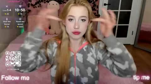 Lina online show from November 2025 03:46:01 PM