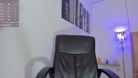 Naomi online show from September 2025 10:11:01 PM