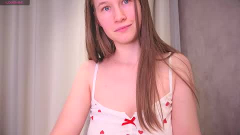Snapshot of yana_squrel_22 chatting on October 2025 02:15:01 PM Yana online show from October 2025 02:15:01 PM
