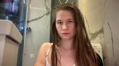 Snapshot of yana_squrel_22 chatting on October 2025 01:14:01 PM Yana online show from October 2025 01:14:01 PM