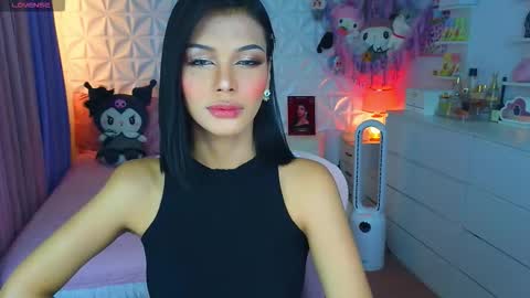 YANG AUDREY LONE online show from September 2025 03:22:01 AM