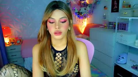 YANG AUDREY LONE online show from October 2025 01:28:02 AM